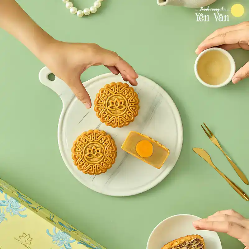 Bánh trung thu khách sạn Hà Nội 2025 hộp G01 Full Moon Toast (2) Bánh trung thu khách sạn Hà Nội 2025 hộp 6 bánh G06
