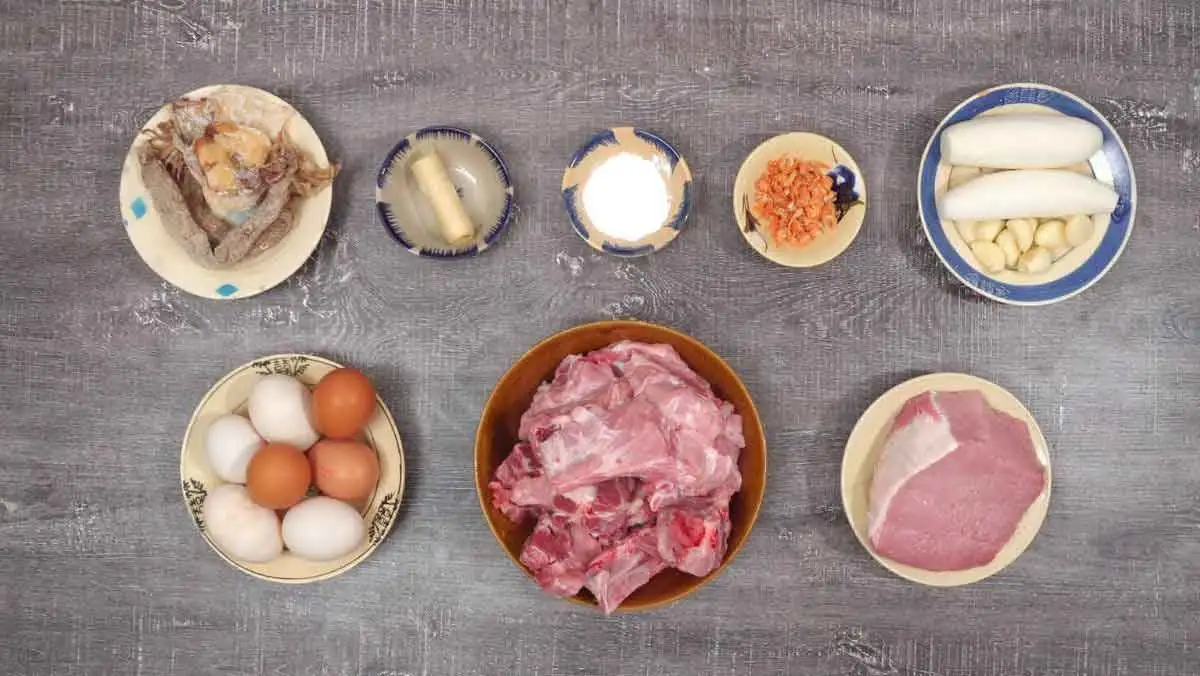 Cách làm hủ tiếu trứng cuộn