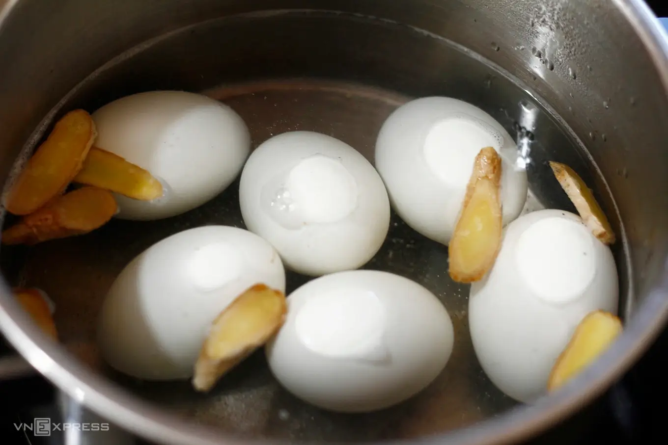 Mẹo luộc trứng vịt lộn (1)