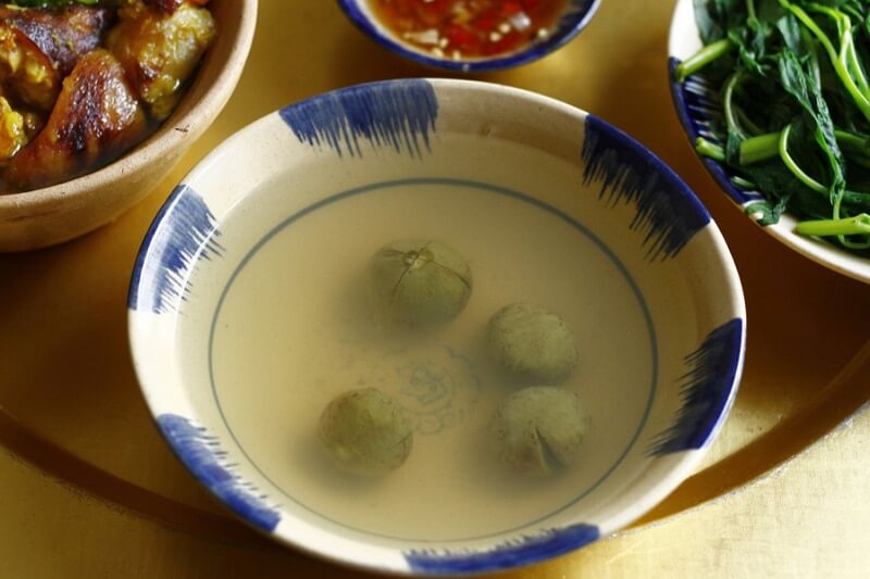nước luộc rau muống màu xanh sẫm (1)
