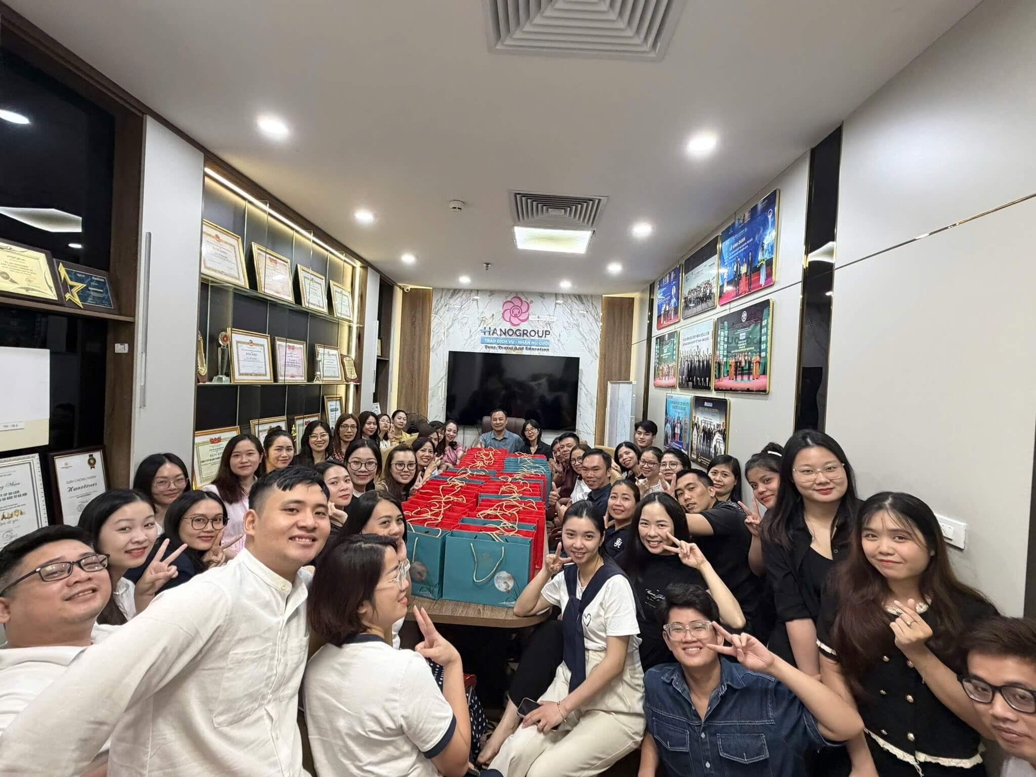quà tặng bánh trung thu doanh nghiệp Yên Vân tại Hano tour 3